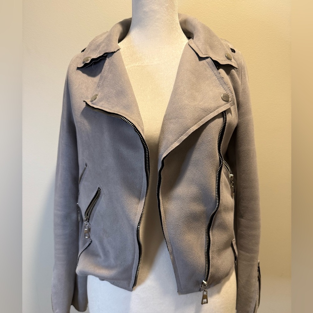 Chic Women's Gray Leather Jacket